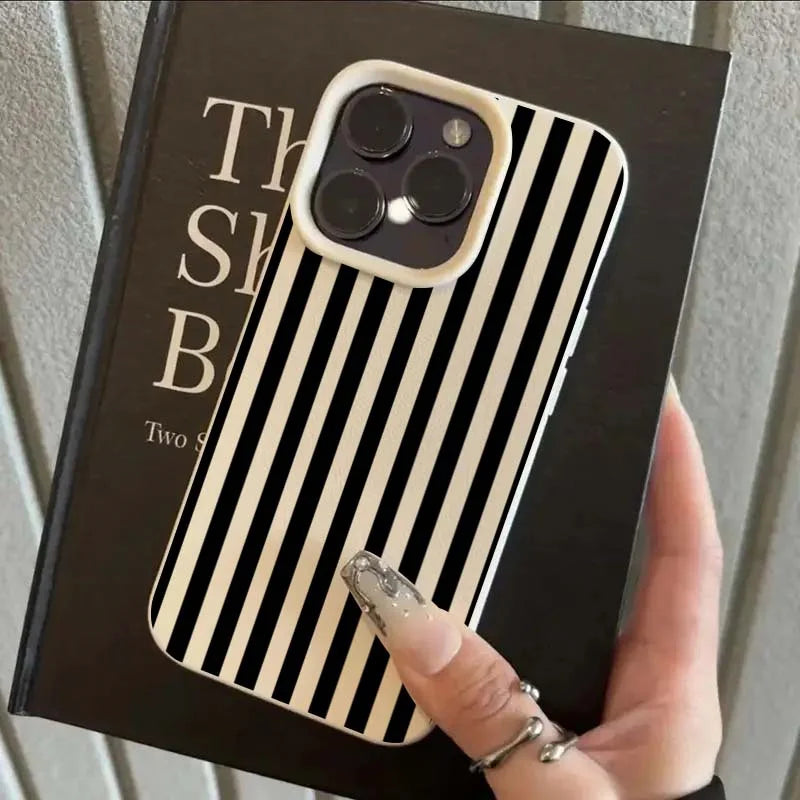 Kolorowe Etui w Paski do iPhone - Minimalistyczna Ochrona | Różne Modele