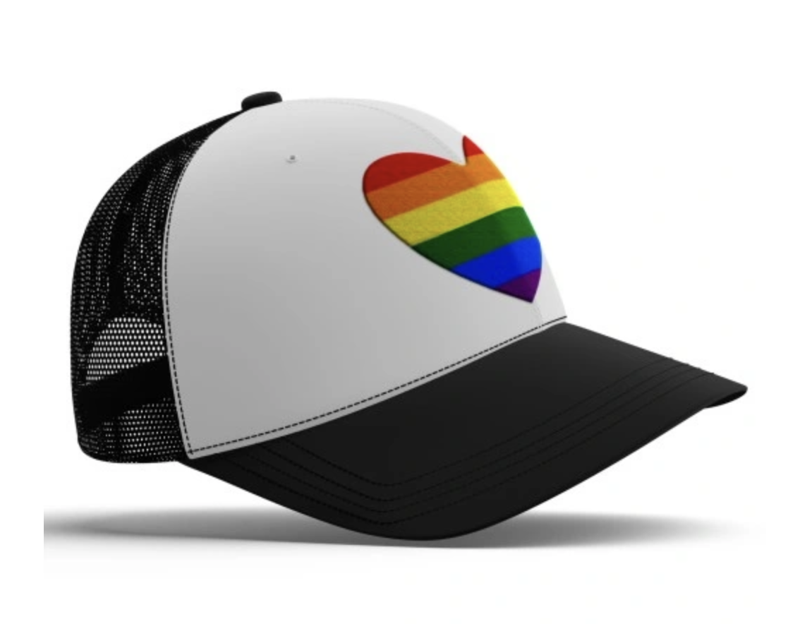 CZAPKA Z DASZKIEM BIAŁO–CZARNA SERDUSZKO LGBT