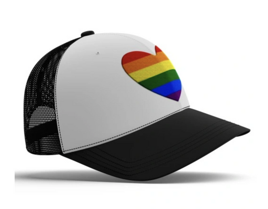 CZAPKA Z DASZKIEM BIAŁO–CZARNA SERDUSZKO LGBT
