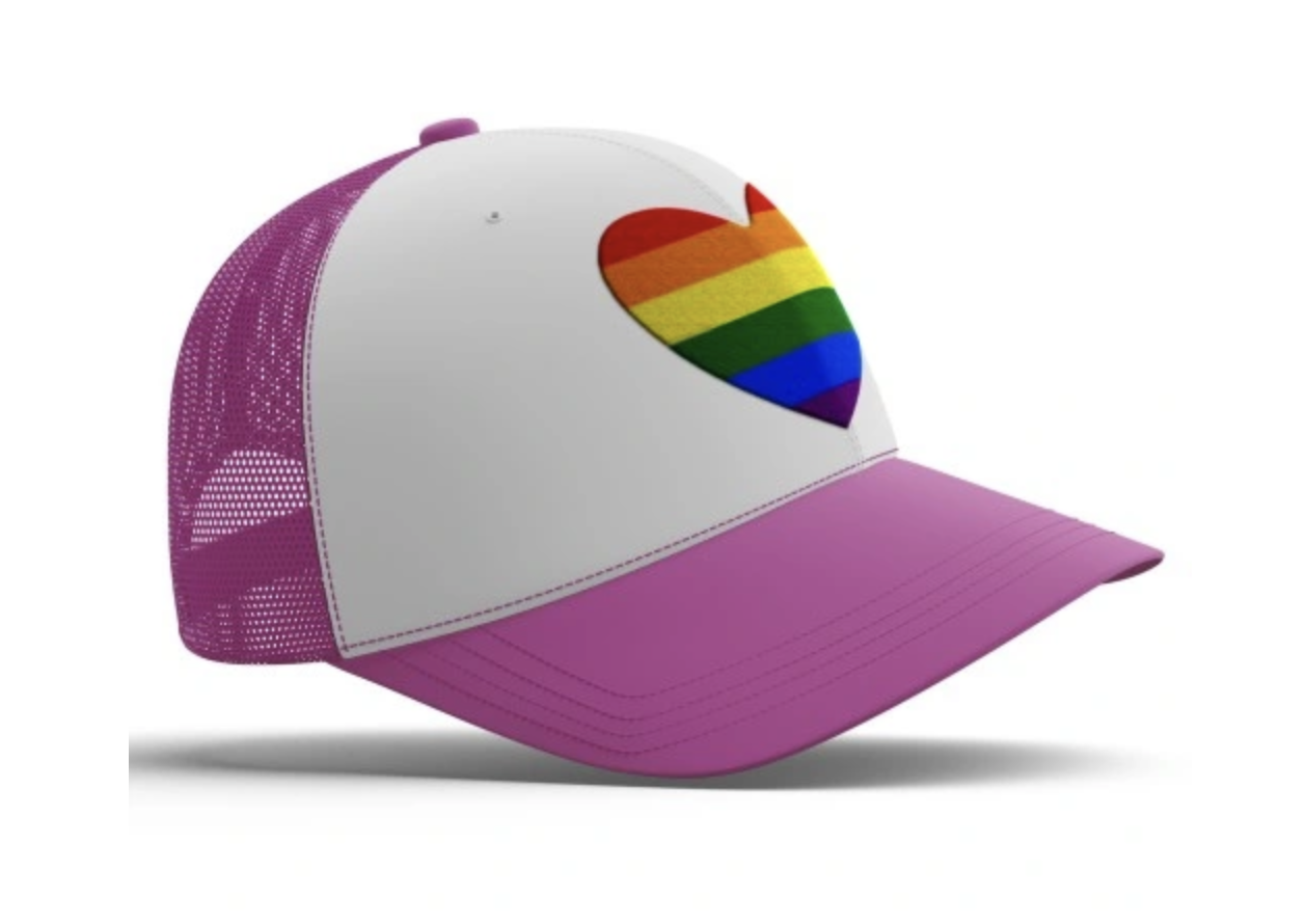RÓŻOWO-BIAŁA CZAPKA Z DASZKIEM SERDUSZKO LGBT