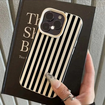 Kolorowe Etui w Paski do iPhone - Minimalistyczna Ochrona | Różne Modele