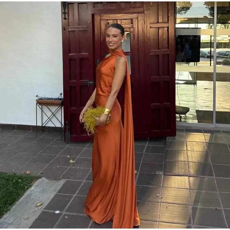 Satynowa Sukienka Halter Maxi z Odkrytymi Plecami – Wesele Studniówka Lato