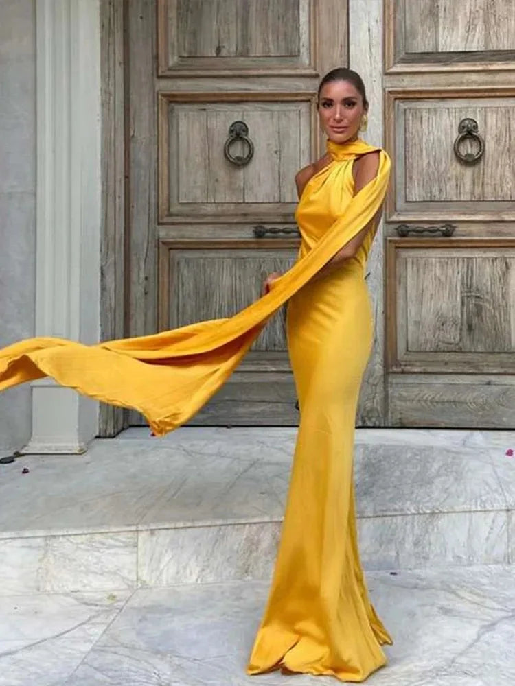 Satynowa Sukienka Halter Maxi z Odkrytymi Plecami – Wesele Studniówka Lato