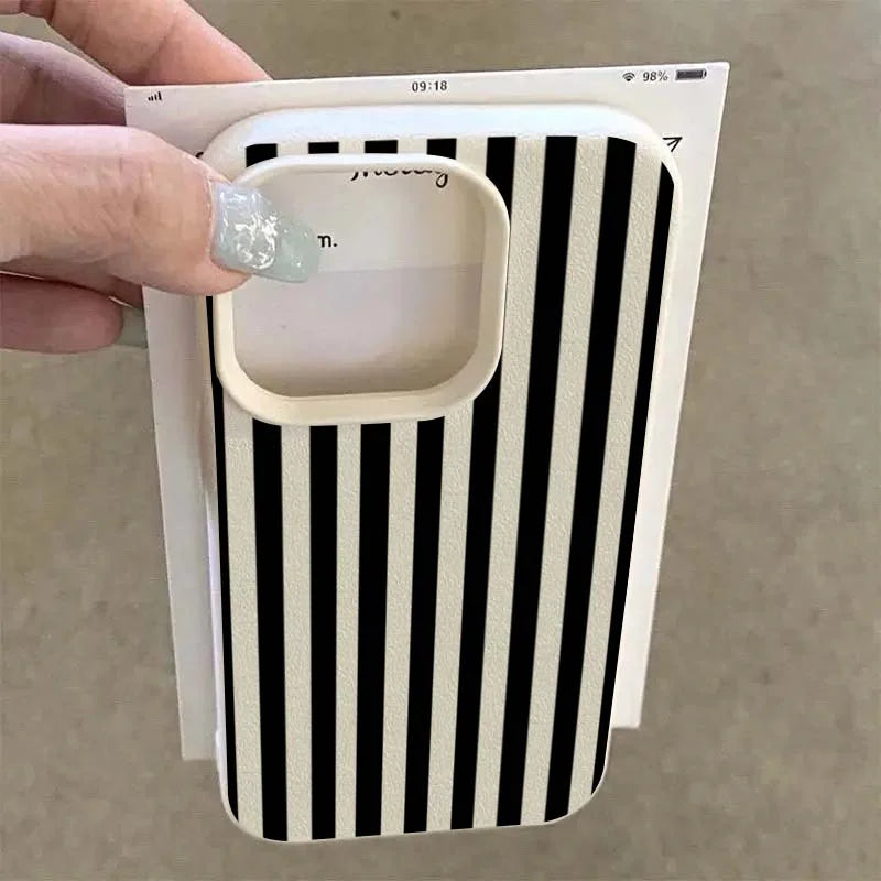Kolorowe Etui w Paski do iPhone - Minimalistyczna Ochrona | Różne Modele
