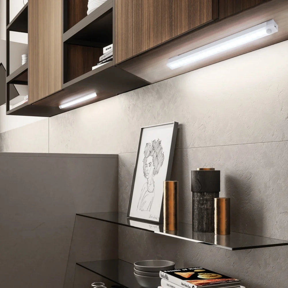 Lampka LED z czujnikiem ruchu, ładowanie USB-C, do kuchni, szafy i schodów