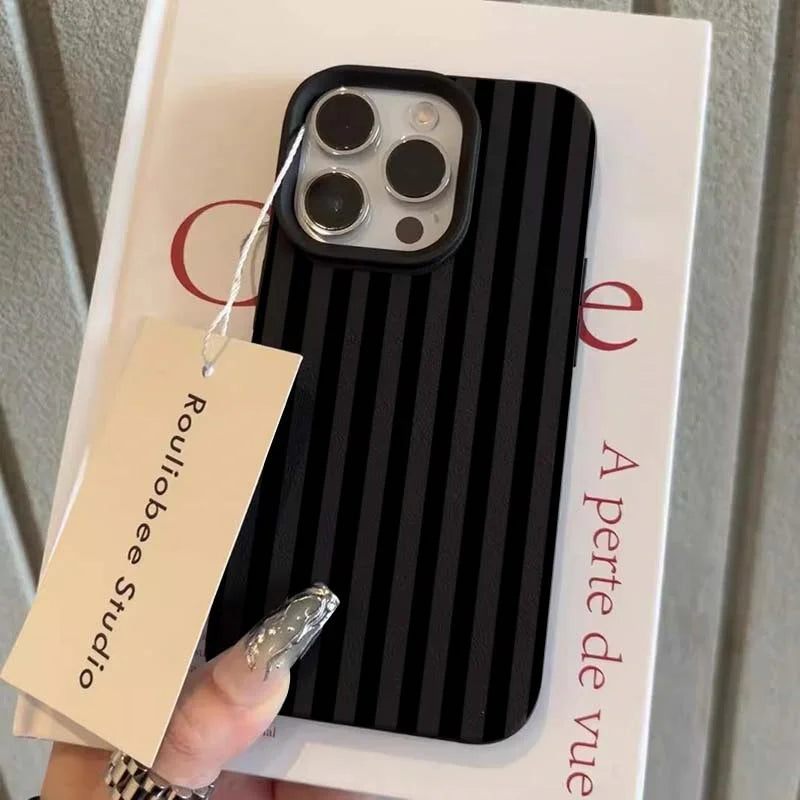 Kolorowe Etui w Paski do iPhone - Minimalistyczna Ochrona | Różne Modele