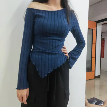 Elegancka bluzka damska z odkrytym ramieniem rękaw trąbka