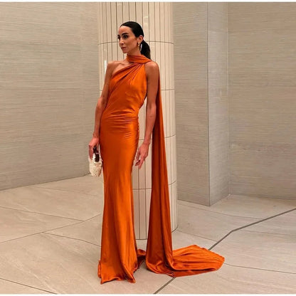 Satynowa Sukienka Halter Maxi z Odkrytymi Plecami – Wesele Studniówka Lato