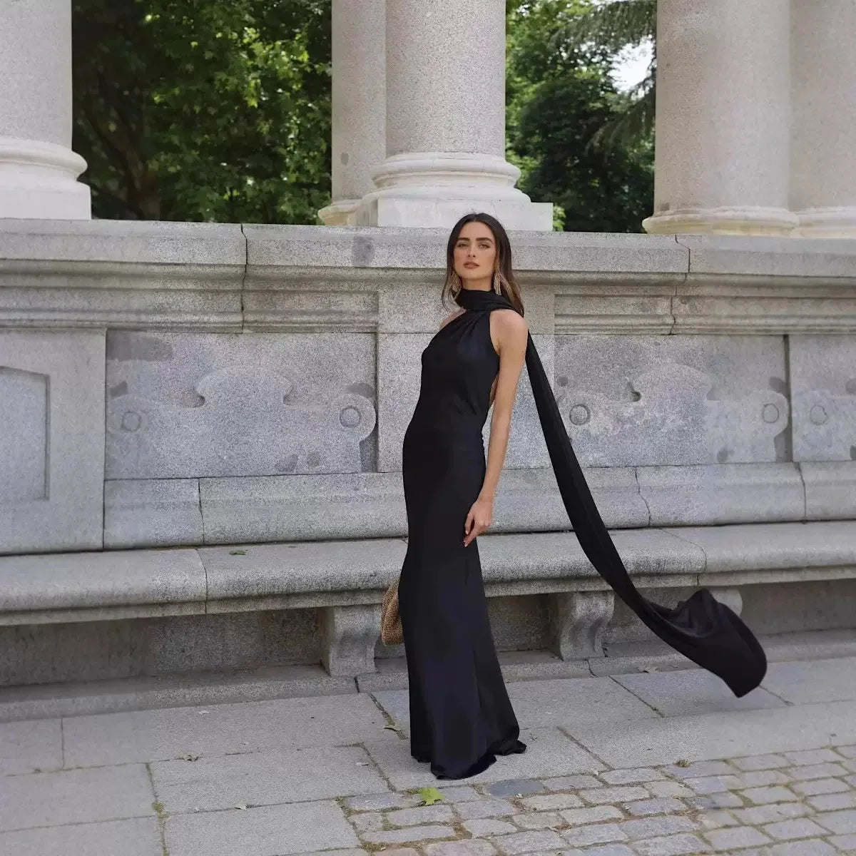 Satynowa Sukienka Halter Maxi z Odkrytymi Plecami – Wesele Studniówka Lato