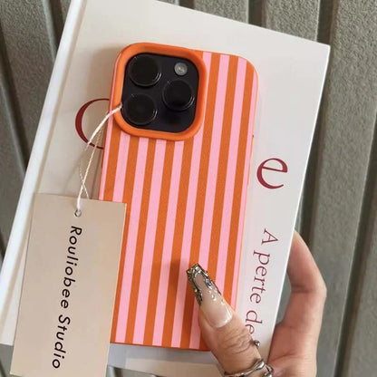 Kolorowe Etui w Paski do iPhone - Minimalistyczna Ochrona | Różne Modele
