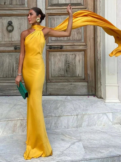 Satynowa Sukienka Halter Maxi z Odkrytymi Plecami – Wesele Studniówka Lato
