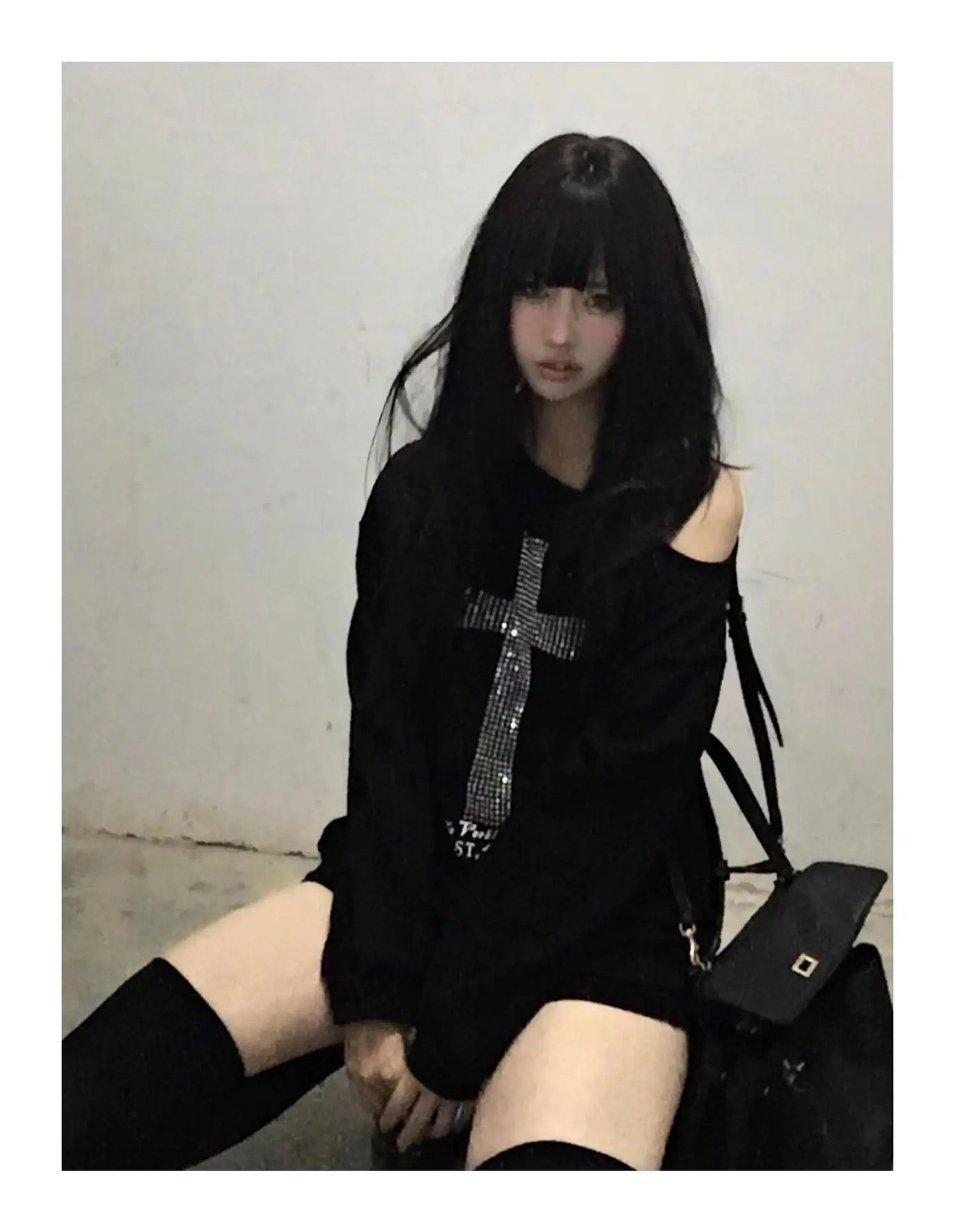Czarna Bluza z Nadrukiem na Jedno Ramię – Y2K Grunge Harajuku 2000s