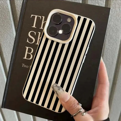 Kolorowe Etui w Paski do iPhone - Minimalistyczna Ochrona | Różne Modele