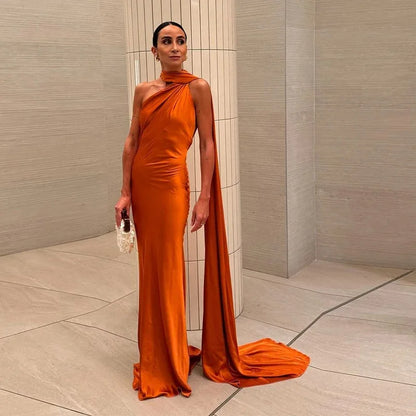 Satynowa Sukienka Halter Maxi z Odkrytymi Plecami – Wesele Studniówka Lato