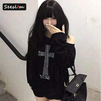 Czarna Bluza z Nadrukiem na Jedno Ramię – Y2K Grunge Harajuku 2000s